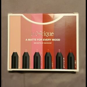BNIB Trestique mini matte lip crayon set